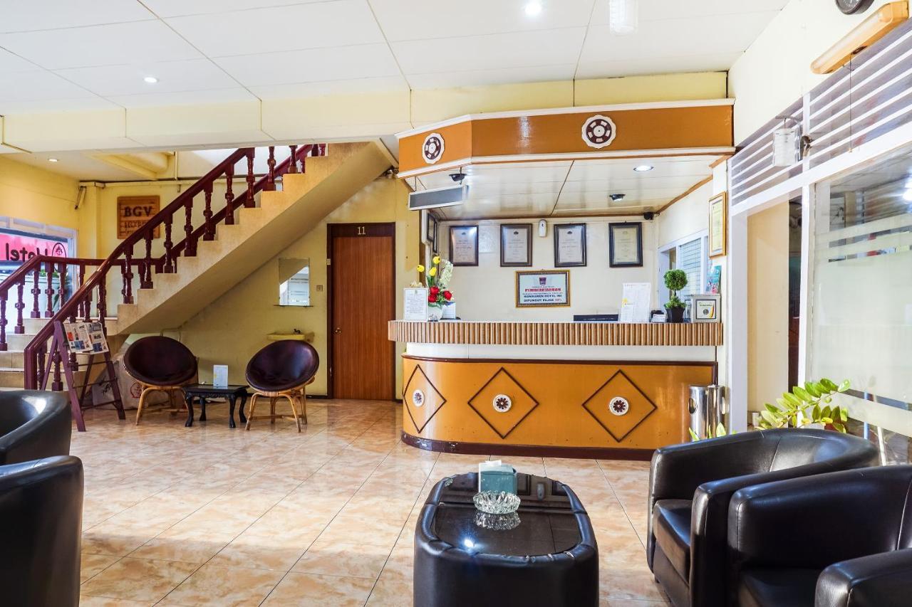 פדאנג Oyo 375 Hotel Bougenville Syariah מראה חיצוני תמונה