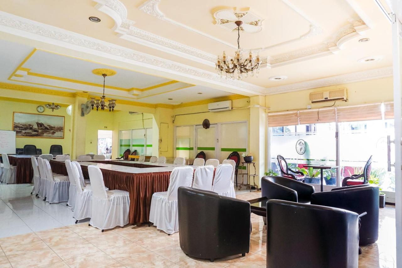 פדאנג Oyo 375 Hotel Bougenville Syariah מראה חיצוני תמונה